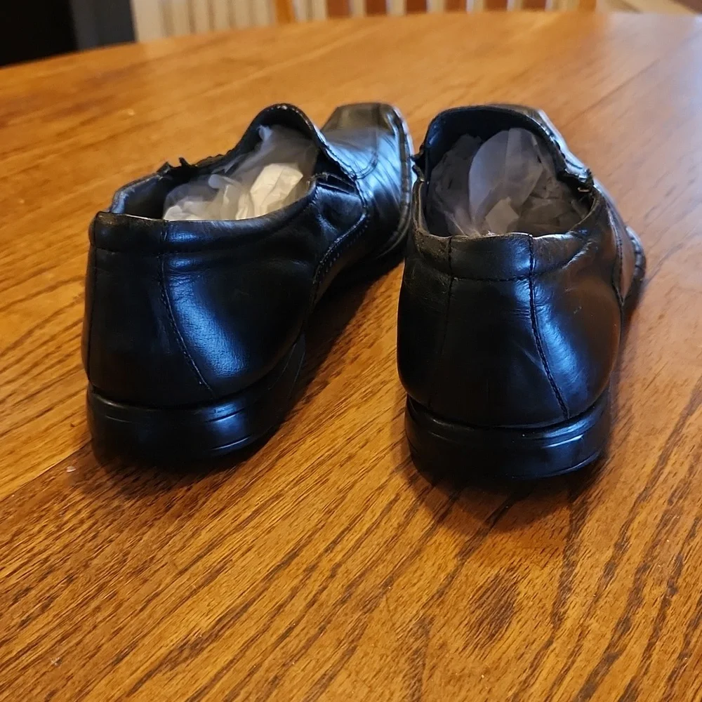 Guess Slip on Dress Shoes Size 9